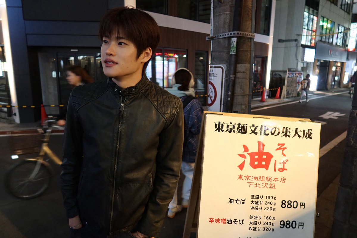 soheeluv_u's tweet photo. RIIZE llog - DAY 4: It's like a bomb

DAY 4 / NOODLE BAR B #소희 https://t.co/KkqD4dSyZX