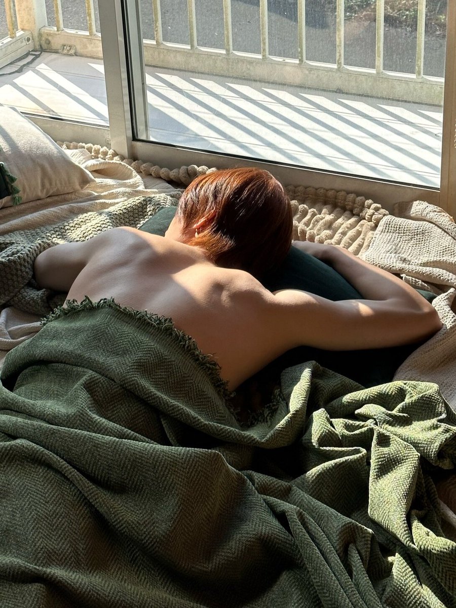 daintoiny's tweet photo. THIS VIEW??? ANTON https://t.co/lIqoEgqLLF