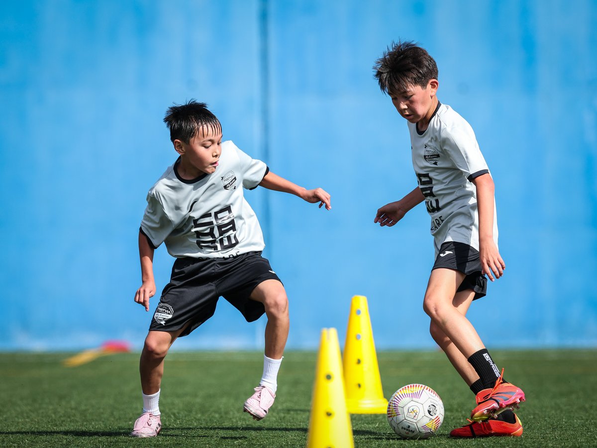 FootviaAcademy's tweet photo. From different countries, one goal: to grow as footballers. 🌟

At Footvia, we design experiences where you train daily with real teams, adapting to the pace and demands of Spanish football.

The opportunity is here. The decision is yours.

#BarcelonaFootball #Footvia https://t.co/lBLpwiKfkU