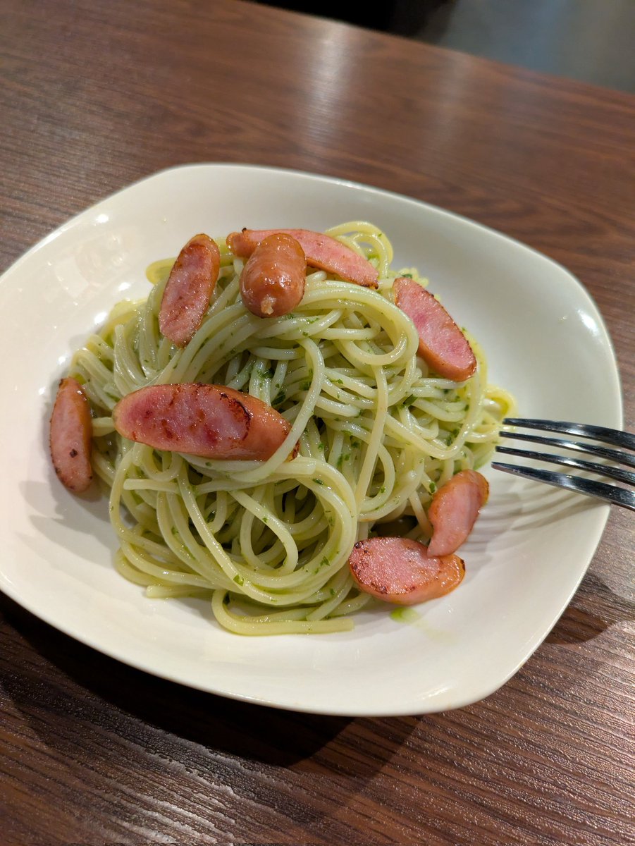 Cerisier0628's tweet photo. #ジェノベーゼの冷製パスタ
これから暑くなるのでお店で出しますよ～✨
 #メロン 🍈も大好評です❤ https://t.co/y1HdVCscFT
