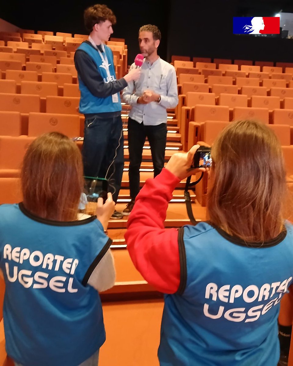 LeCLEMI's tweet photo. Signée à Roland-Garros, cette convention pérennise le dispositif Élèves Reporters et confirme une ambition commune : développer l’esprit critique des jeunes grâce au sport.  
👏 Une collaboration qui fait du sport un véritable levier d’apprentissage et de citoyenneté. https://t.co/GF69h6h7fb