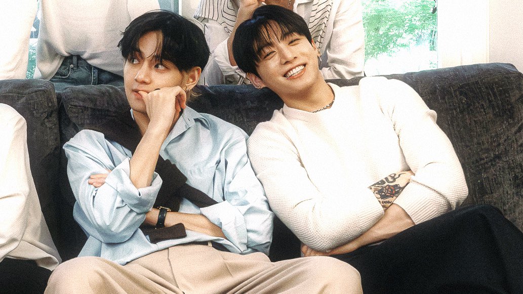 taekook𑁤 tweet media