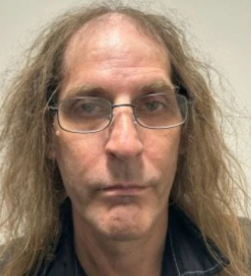 libsoftiktok's tweet photo. Insanity. Virginia judge Daniel Lopez just threw out charges against registered repeat sex offender Richard Cox who exposed himself in a girl’s school locker room.

Cox is on the lifetime sex offender registry and has convictions for child p**n and indecent liberties with a child https://t.co/rbsqZUo16d