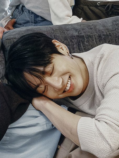JSOME_97's tweet photo. 엉아 옆에서 환하게 웃는거 진짜 너무 커여워 https://t.co/pB5FsJxUrr