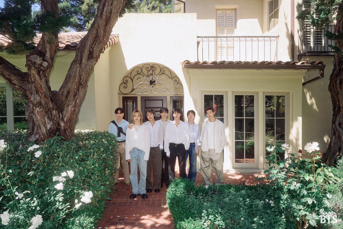 btschartsxdaily's tweet photo. #BTSFESTA2026 - BTS FAMILY PHOTO (1)💜 

#BTS13thAnniversary https://t.co/etB81hkcCW