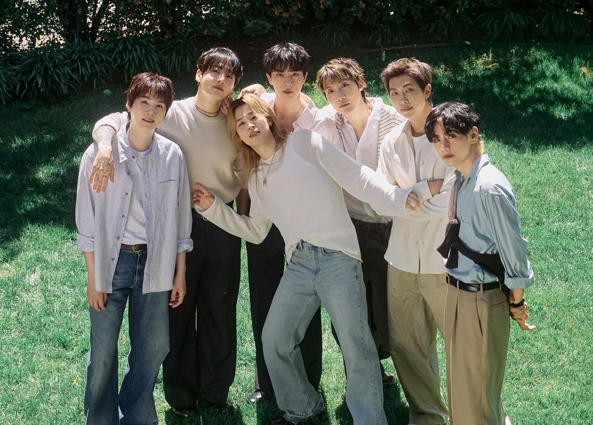 btswantsbts's tweet photo. im gonna cry look at my family bro https://t.co/TAn6sYqqAQ