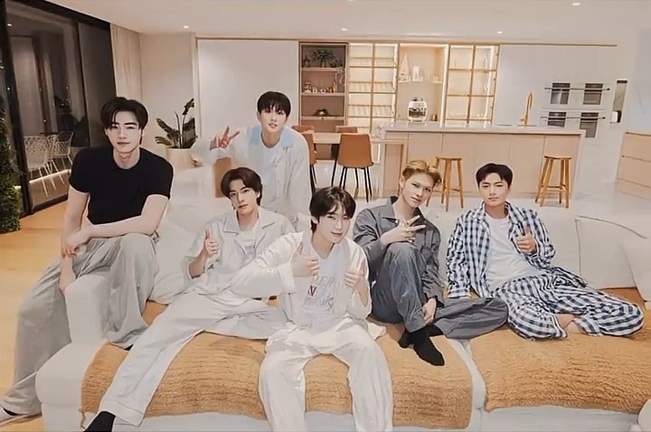 betterluckcat's tweet photo. 호자빠 빨리 보고싶어 저요저요 🥹 .. https://t.co/zqWA6XfU5y