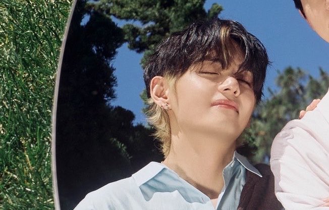taeteluv_'s tweet photo. my pretty love <3 https://t.co/t67FUBKhUG