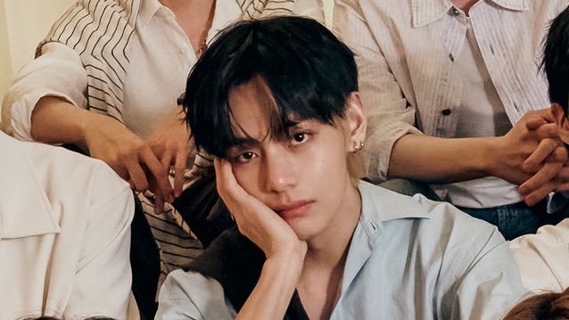 taeteluv_'s tweet photo. my pretty love <3 https://t.co/t67FUBKhUG