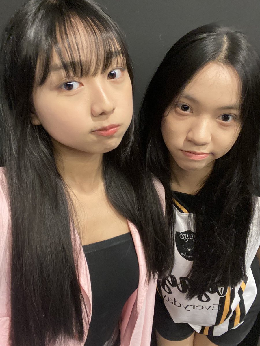 ayayieveryday's tweet photo. Kangen bikin jersey lagi. Jersey yang kanan cuma Aralie lagi yang punya. Apa Minyay jual aja ya buat beli BDTS nanti? 😋 https://t.co/ZKRdWaZROX