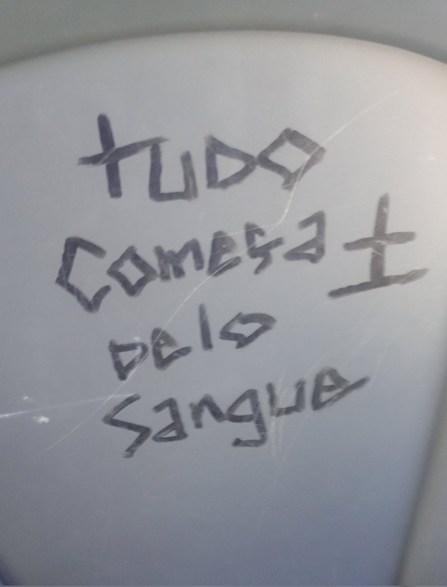OrdemMemes's tweet photo. Tava pegando um ônibus quando DO NADA TUDO COMEÇA PELO SANGUE 🩸👹 https://t.co/Jh6QBog3YP