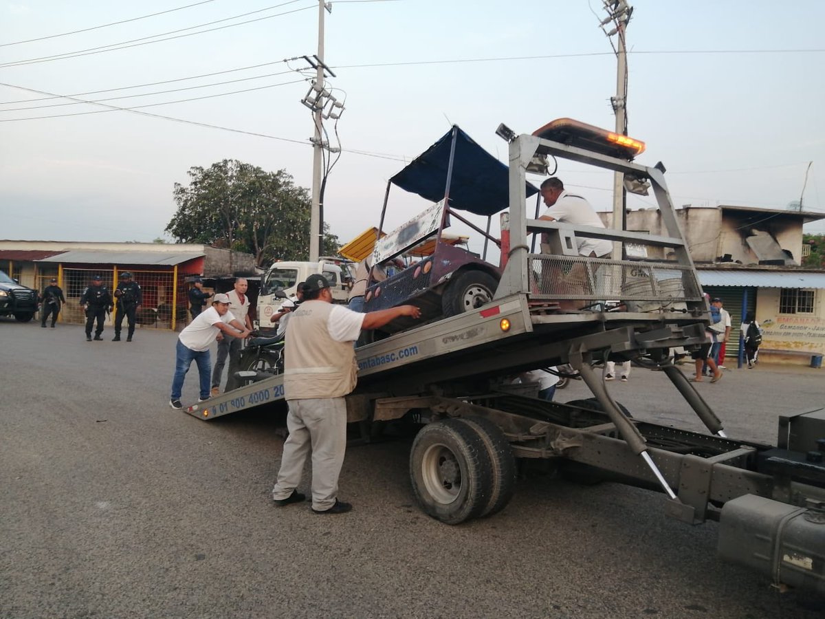 semovitab's tweet photo. 🛺⚠️ Hoy, desde muy temprano, derivado de reportes ciudadanos y de transportistas que cumplen con la normatividad vigente en materia de movilidad, la Secretaría de Movilidad llevó a cabo un operativo de supervisión y vigilancia en la Villa Luis Gil Pérez, municipio de Centro. https://t.co/4DkyfBk8Gw