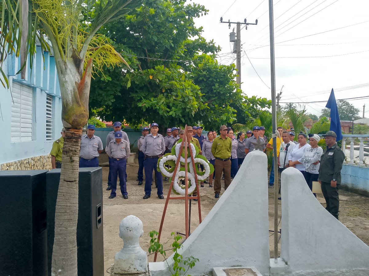 comunicadorc0's tweet photo. En el 95 aniversario de él General de Ejército Raúl Castro Ruz, acto municipal por el #65Aniversario de creadas las fuerzas del MININT.
#95DeRaúl 
#CubaEstáFirme 
#RíoCauto 
#ProvinciaGranma https://t.co/214rxukkCY