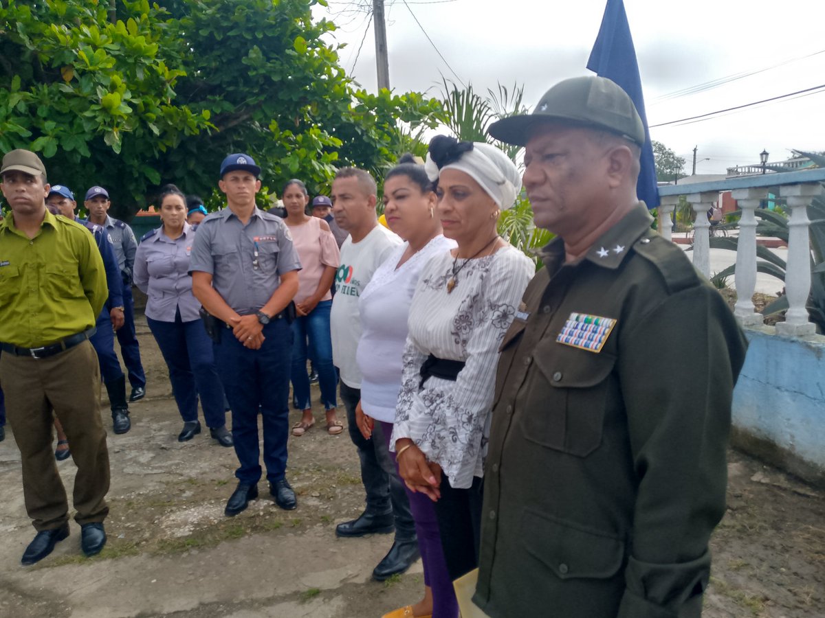 comunicadorc0's tweet photo. En el 95 aniversario de él General de Ejército Raúl Castro Ruz, acto municipal por el #65Aniversario de creadas las fuerzas del MININT.
#95DeRaúl 
#CubaEstáFirme 
#RíoCauto 
#ProvinciaGranma https://t.co/214rxukkCY