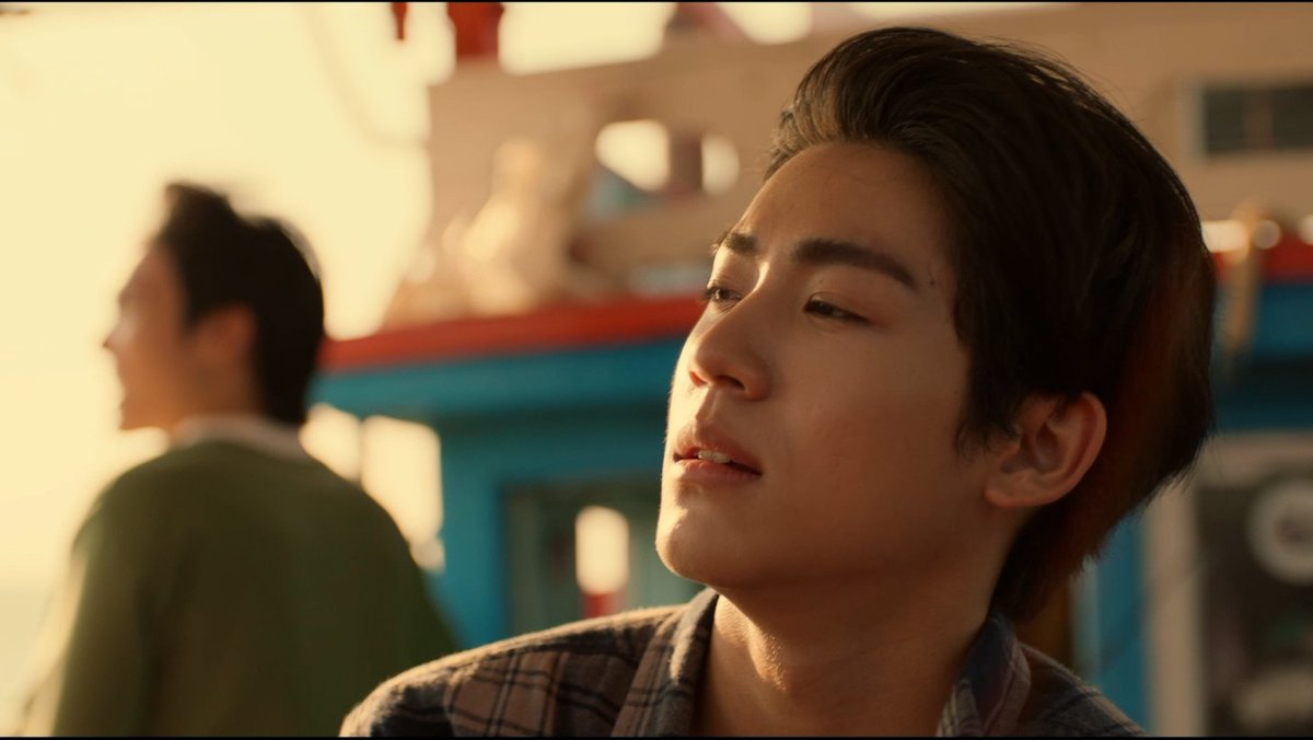 GMMTV's tweet photo. อาการแบบนี้ เหมือนโก๋สองจะเมาเรือนะ
#WhenOrangesFallEP4

@almondsleepp https://t.co/GV8iUqQVtj
