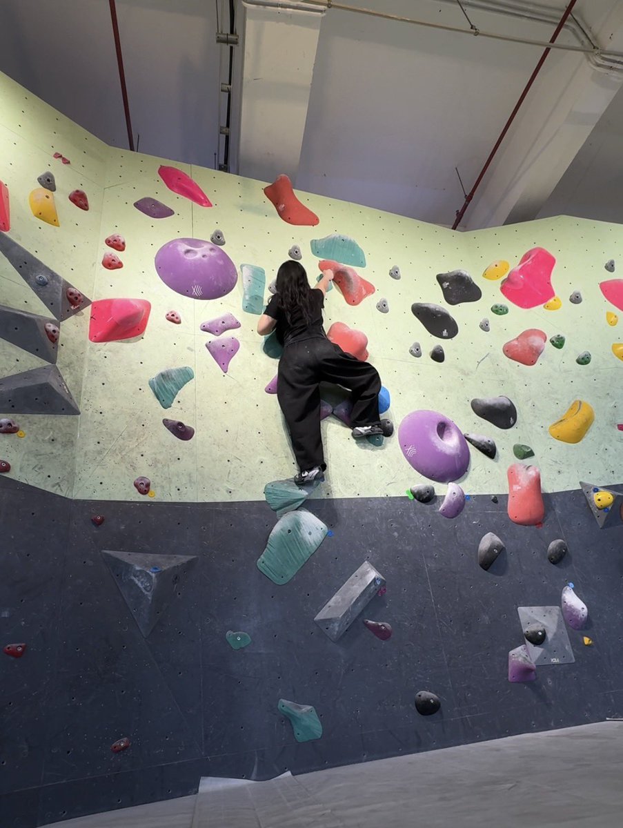sguggn's tweet photo. i love #bouldering https://t.co/uKG57jtqig