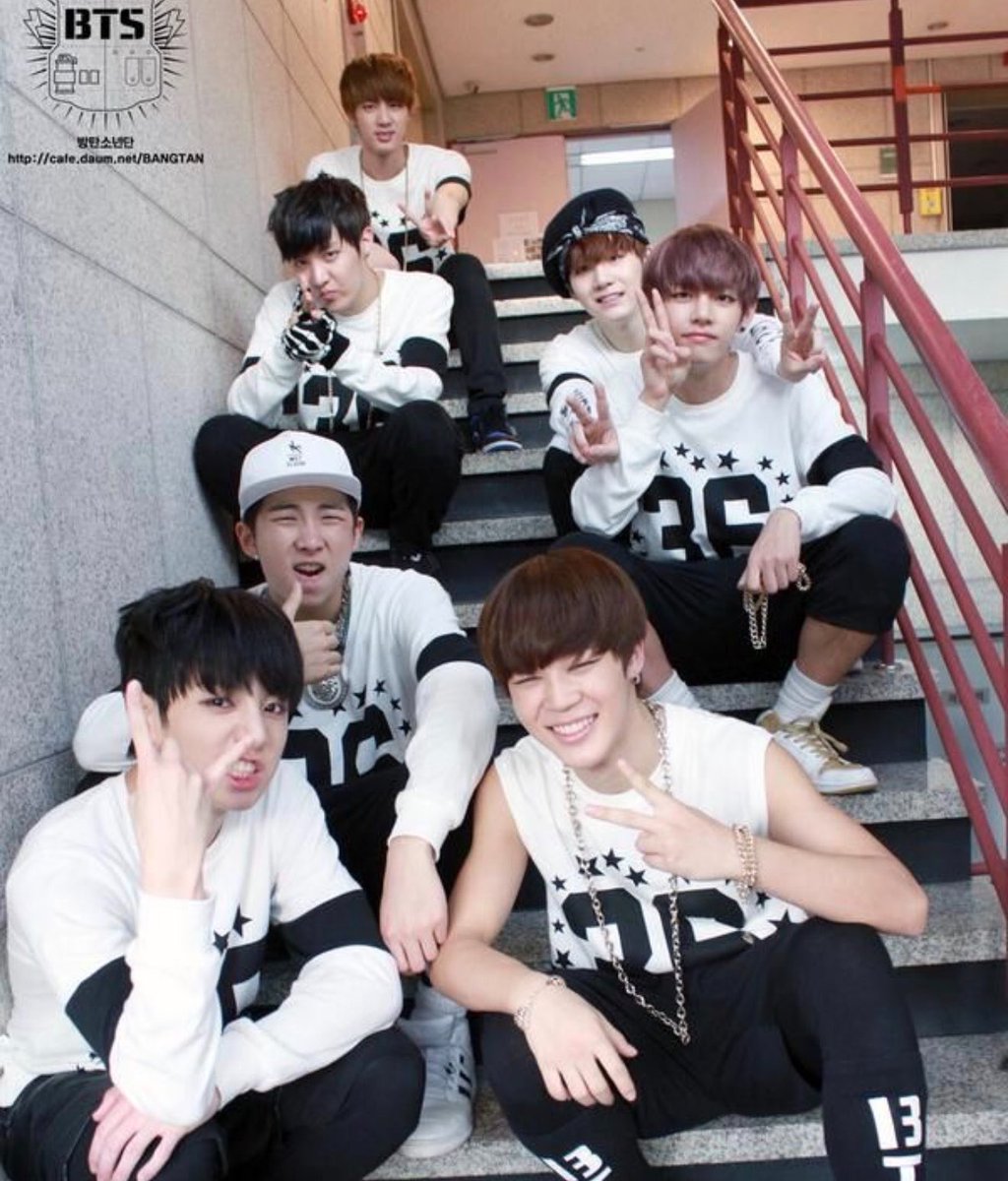 CYPHERS_DDAENG3's tweet photo. IM NOT CRYING! YOU ARE 😭💜🤧

                         THEN vs. NOW https://t.co/wkiU9ttVM1