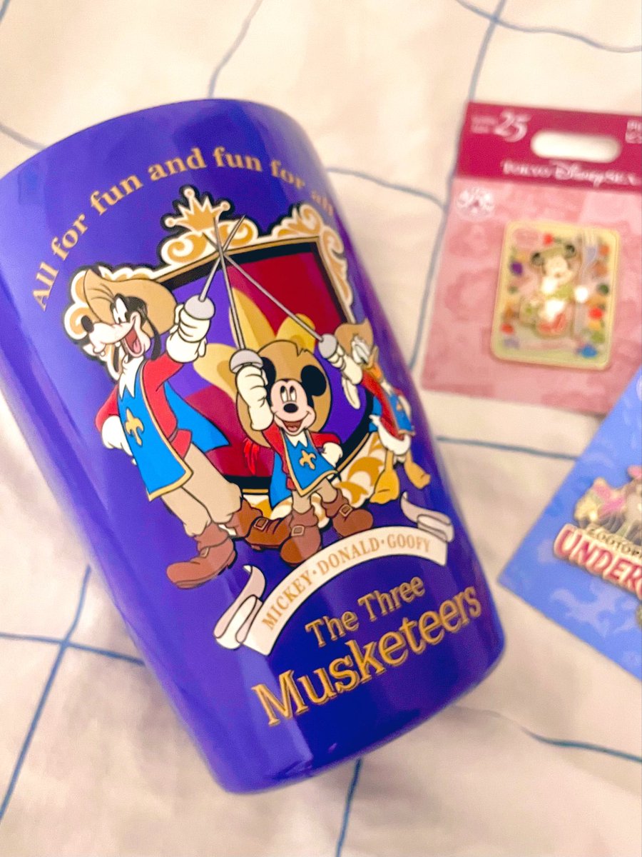 _253's tweet photo. 今更ながらディズニーシーの事後通販お土産をうぴ…。wine&amp;foodのミッキーピンズかわいすぎですな。 https://t.co/hFCAfr99AX