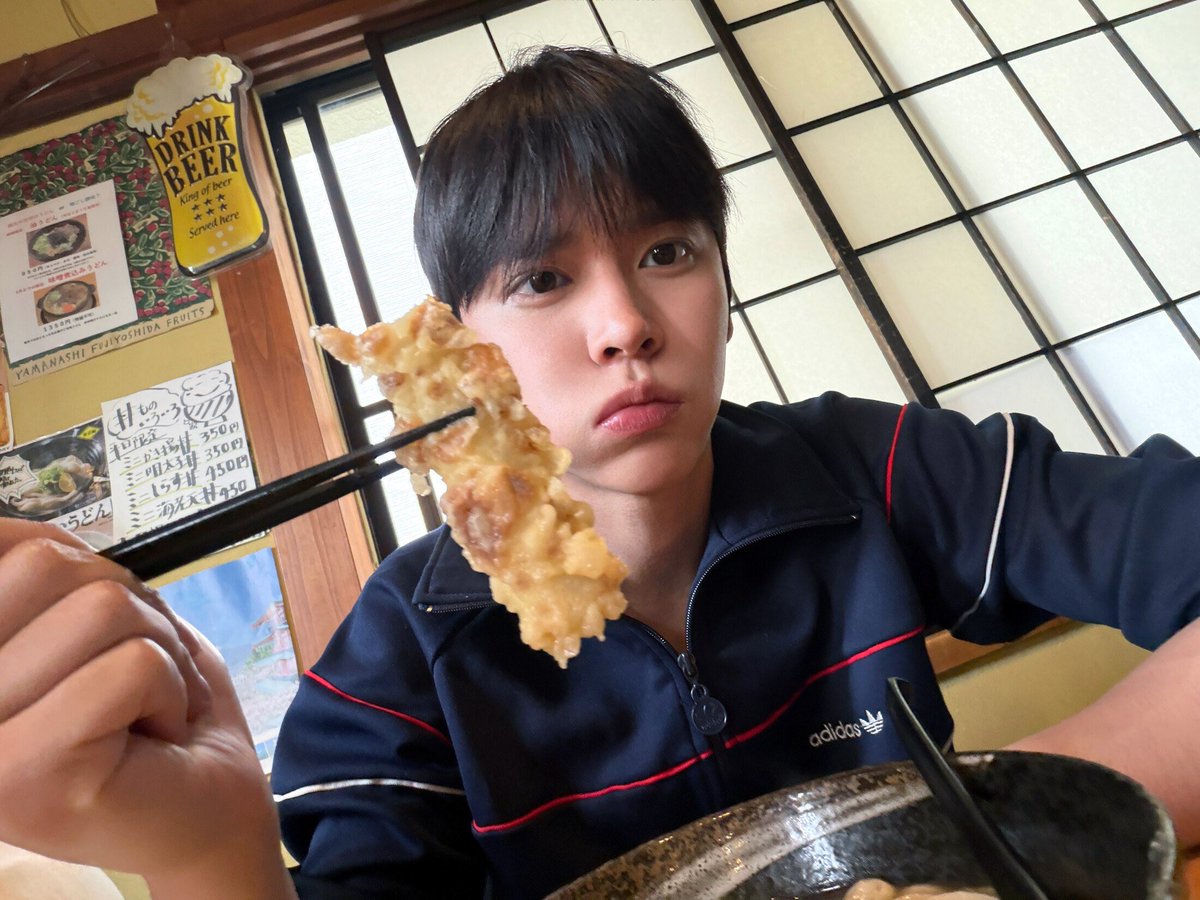 kittysradio's tweet photo. รูปโปรโมทในเว็บ 4 วัน มีรูปตอนกินทุกวัน ชอบมาก https://t.co/p58mdg53TY
