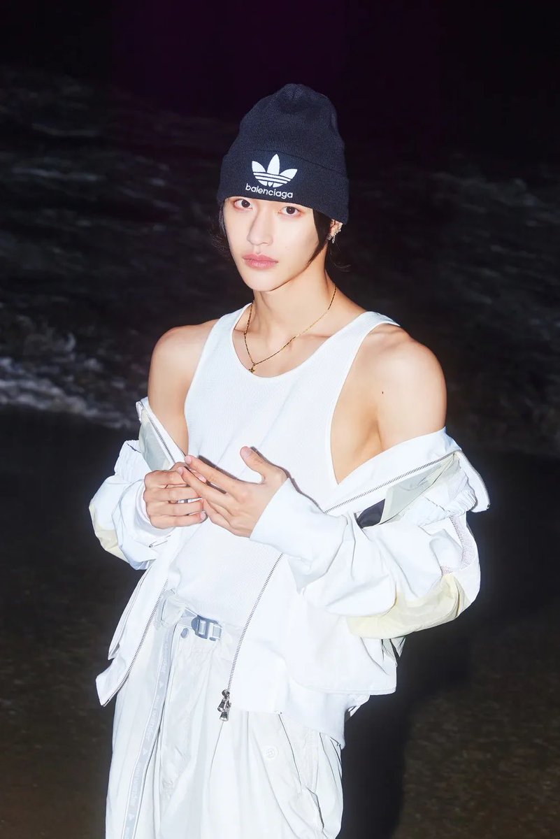 1bin_b1ack's tweet photo. 2023🌊🌌                                  2026🌊🌌 https://t.co/3lNf5tS5Td