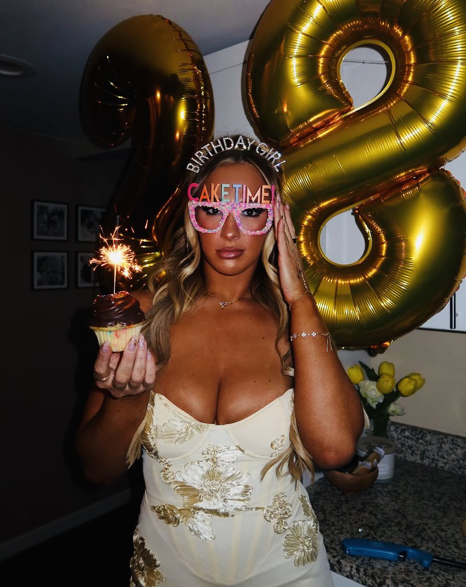 SeductiveIcon's tweet photo. Shoutout to the loml for giving me the best birthday ever. Here’s to 28. ✨💛 https://t.co/q3rvbDPUAB