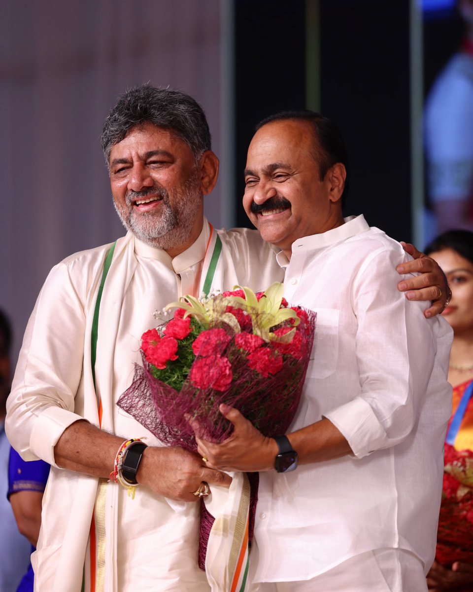 vdsatheesan's tweet photo. Honoured to be present at the swearing-in ceremony of my dear friend @DKShivakumar as the Chief Minister of Karnataka. Congratulations and best wishes to him as he assumes this important responsibility. May his leadership guide #Karnataka towards greater progress, prosperity, and opportunity, and may his tenure be marked by meaningful achievements and dedicated public service.
@INCIndia 
@INCKerala