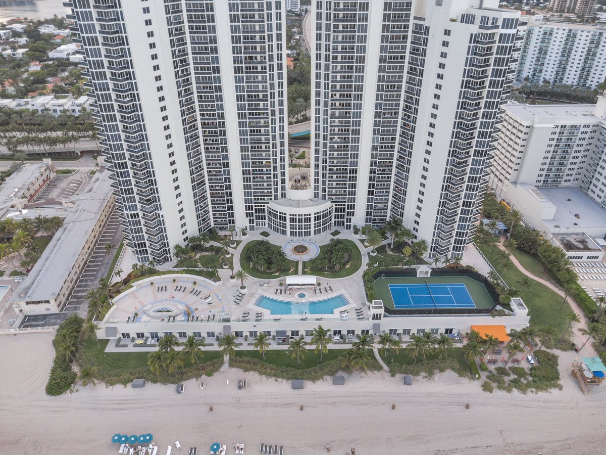 miamibroker's tweet photo. FOR RENT ⚡️
Ocean Two Condominium
19111 Collins Ave #1607
Sunny Isles Beach, FL 

Luxury Oceanfront Living
• 2 Bedrooms + Den
• 2.5 Bathrooms
• 1,900 SF (177 m²)
• Fully Furnished
• Private Elevator Foyer
• Dual Balconies with Ocean
Intracoastal &amp; City Views
📌 $7,000 https://t.co/dgWzjLhHqn