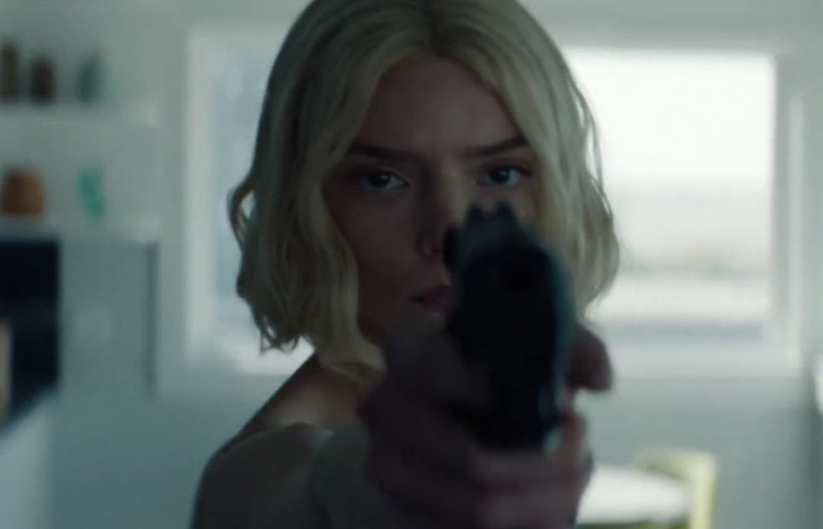 caseyscooke's tweet photo. she threw that wig in the air and ran under it https://t.co/99xrAM3cSK