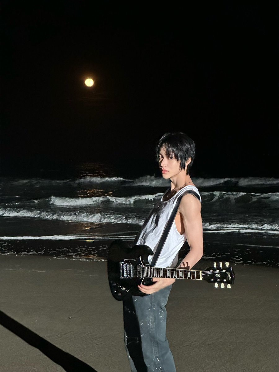 002_0302's tweet photo. RIIZE llog DAY4 #원빈 
Somewhere at the Seashore https://t.co/mxciDTcy0N