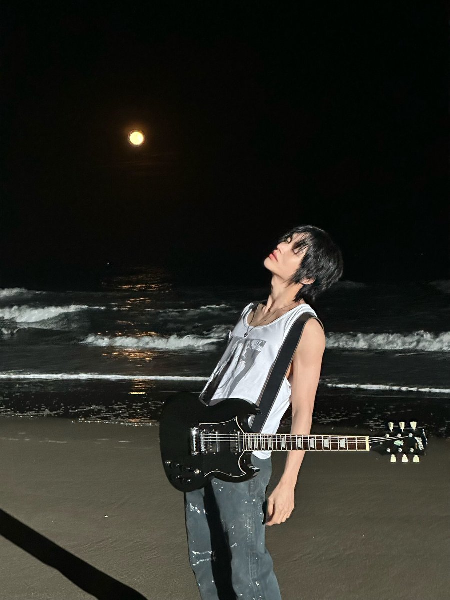 002_0302's tweet photo. RIIZE llog DAY4 #원빈 
Somewhere at the Seashore https://t.co/mxciDTcy0N