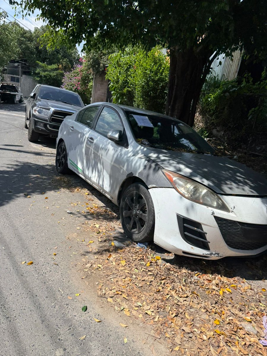 astuldiaz's tweet photo. @alcaldia_ss @marioduran Les pedimos ayuda , Urb Cuscatlan 2, final calle Lara , barrio san Jacinto un taller nos llena de carros arruinados a reparar.. la calle no es taller , que ocupe su taller para sus carros…. @marioduran @alcaldia_ss https://t.co/gouDw3q7HY