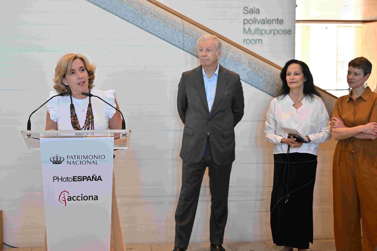 AnadelaCuevaF's tweet photo. 📸Inaugurada “Las piedras del cielo” en #LaGalería

Isabel Muñoz invita a redescubrir El Escorial y La Herrería con unas fotos y un montaje audiovisual tan bellos como poco convencionales

🤝Gracias @ACCIONA y @photoespana por colaborar con @PatrimNacional en Cuadernos de Campo https://t.co/NTufSaSh98