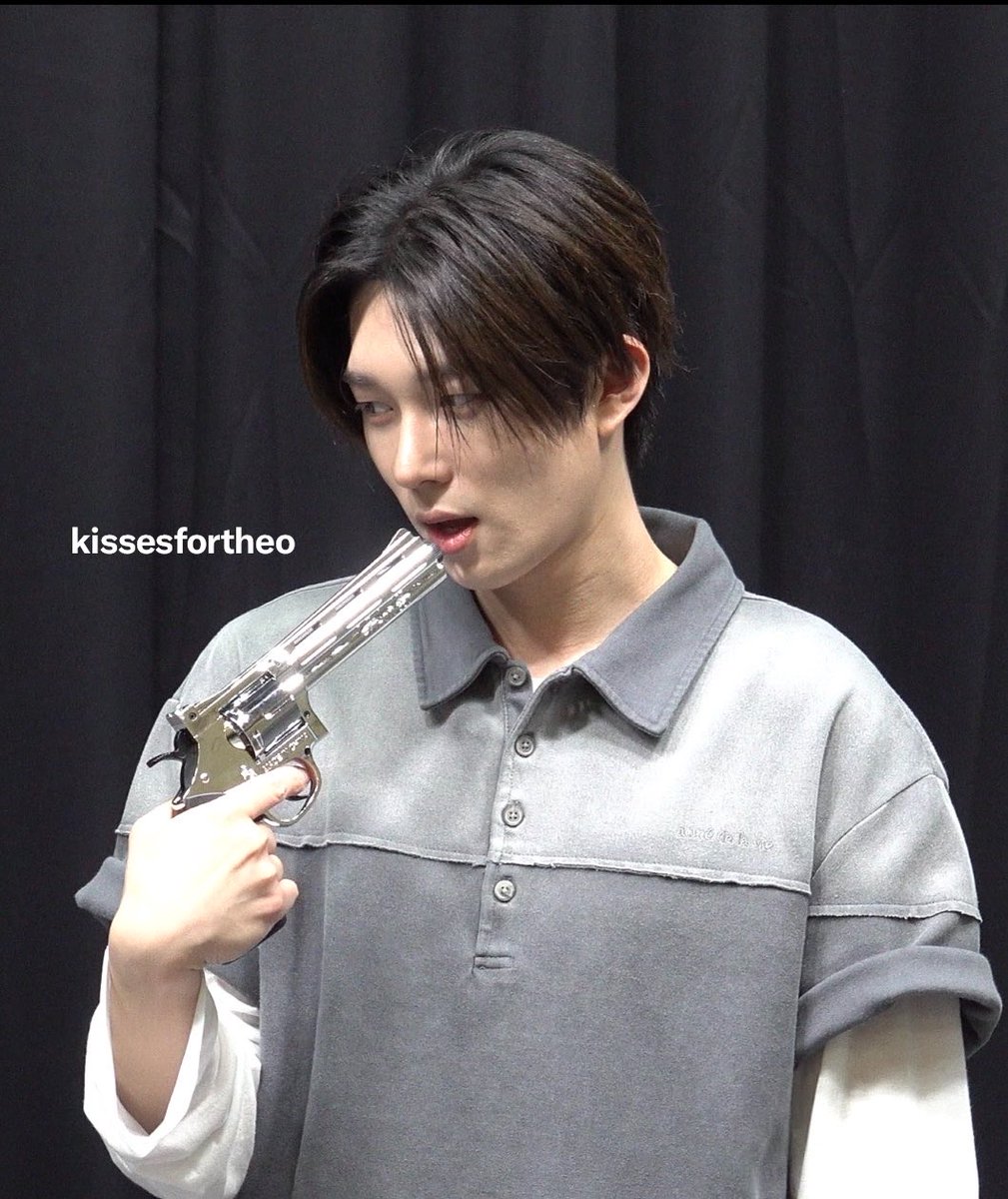 kissesfortheo's tweet photo. 😭😭? #테오 https://t.co/BMtxzbGRJ5