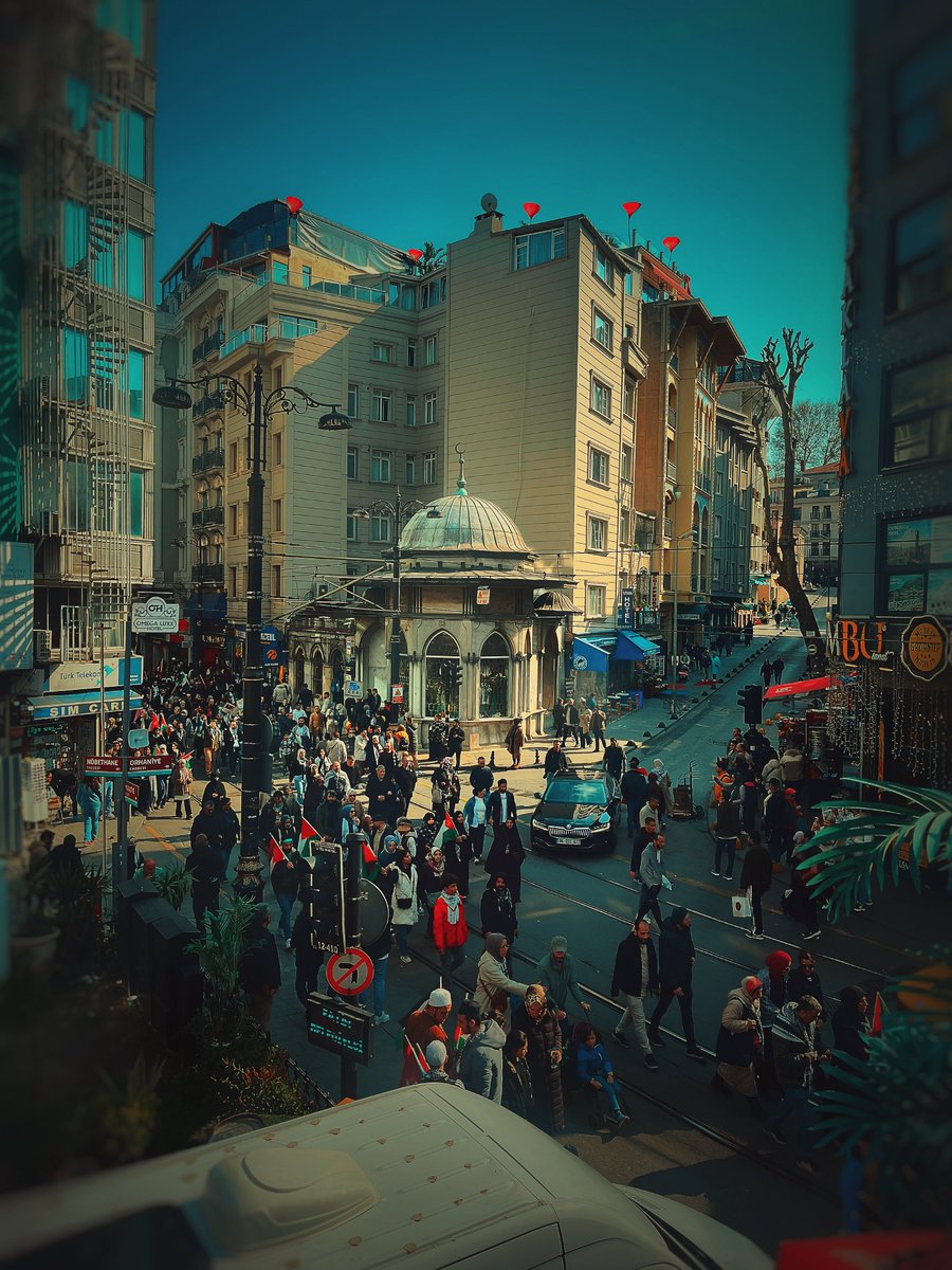 soclist's tweet photo. Every heartbeat leaves a line in the chronicle of eternity.

İstanbul on iPhone 13 Mini x Snapseed https://t.co/iZ7xWkv4Hl