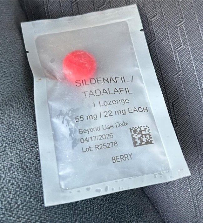 HaYoMiDe_'s tweet photo. I don’t know what kind of drugs this is , but i found it while searching my man friend bag. 

I just wonder what’s wrong with that she’s taking it. Does anyone know what pill this is? https://t.co/7h9hA7Ni3i