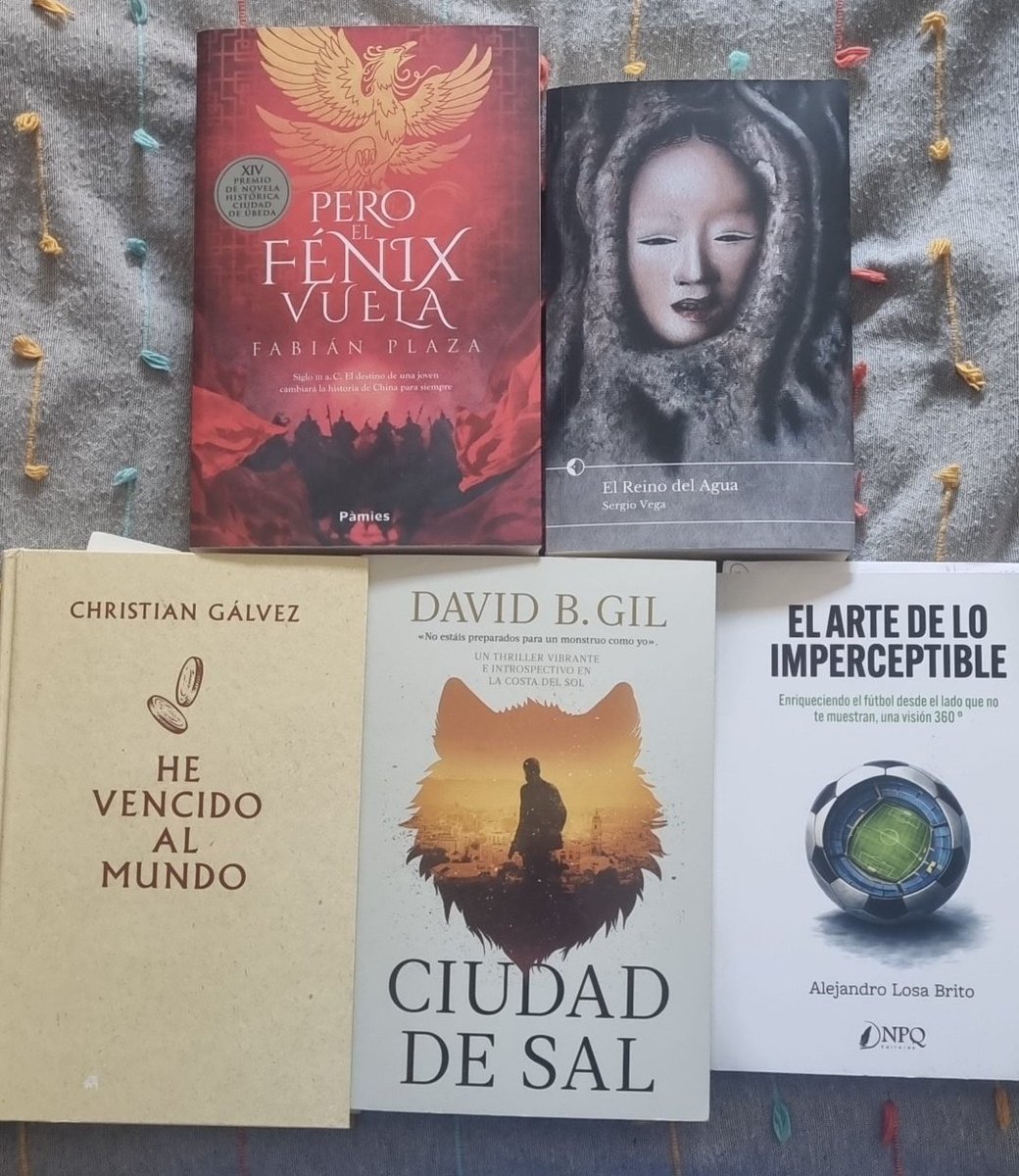 joselacueva's tweet photo. Algunos me dicen si ya no leo... 

Ahora con el de C. Gálvez y ahí mis próximos abordajes...
@DavidBGil @fabianplaza o @Teppodama28 

Ah y "Cañás y Barro" 😅 https://t.co/6cnQGgZt93