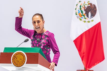 SebastinGodnez3's tweet photo. Tirar la piedra y esconder la mano ✋️ 

#Sheinbaum acusa a 🇺🇸 de injerencia el domingo y el lunes modera el tono y desmarca a #Trump. Populismo en la tribuna y falta de estrategia real.

Mi análisis aquí: https://t.co/4GYeQ6Osca

#Mexico #Sheinbaum #MorenaOrganizaciónCriminal https://t.co/jVgYyGsPQM