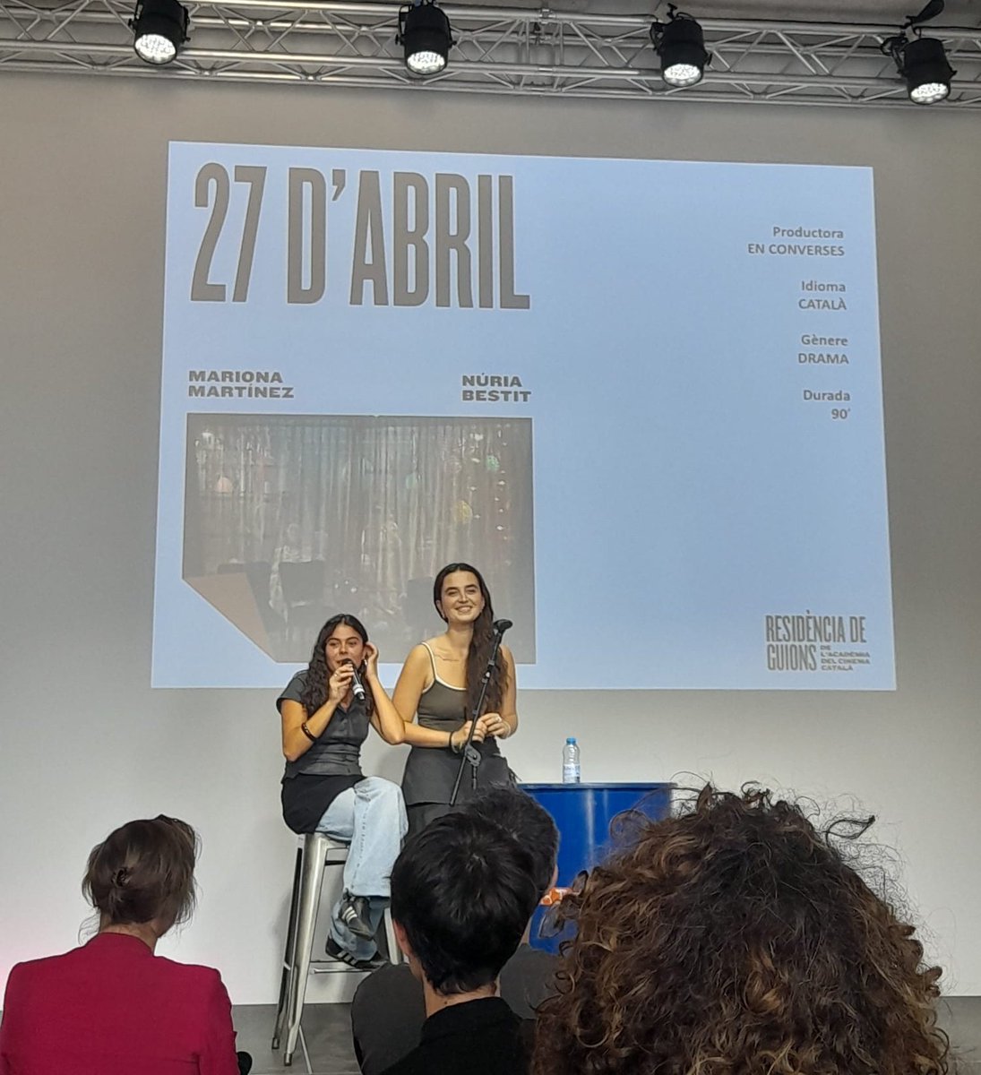 guionistes's tweet photo. Avui som a l'acte de cloenda de la 4a edició de la Residència de Guions de l'@academiacinecat amb la presentació de tots els projectes de les residents davant de productores, cadenes i distribuidores nacionals i internacionals! 🔝

Socis/es tutors: Neus Rodríguez i Marçal Cebrian https://t.co/XcFoRwjwPl