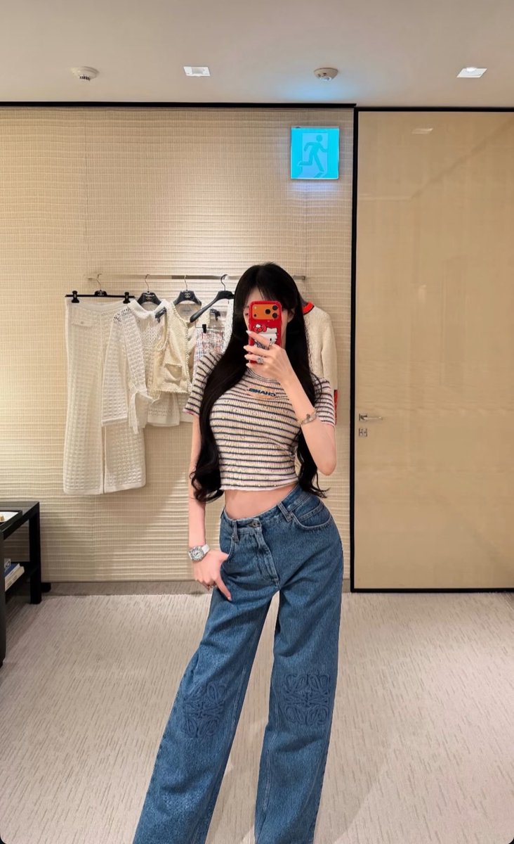 goddess_xiv's tweet photo. I shop, he pays 🖤 https://t.co/gPalll8Yl2