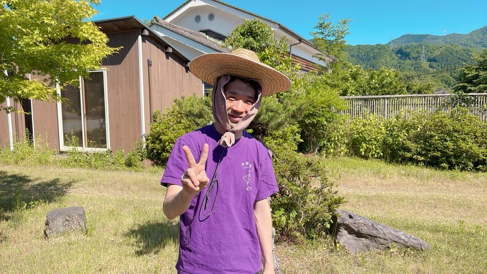 YubaShiori's tweet photo. 綾部合宿にて。

田植えに行く前の村田先生🥦

すごく奇抜なかっこうをされていました笑🤣 https://t.co/3BdOpSo7w7