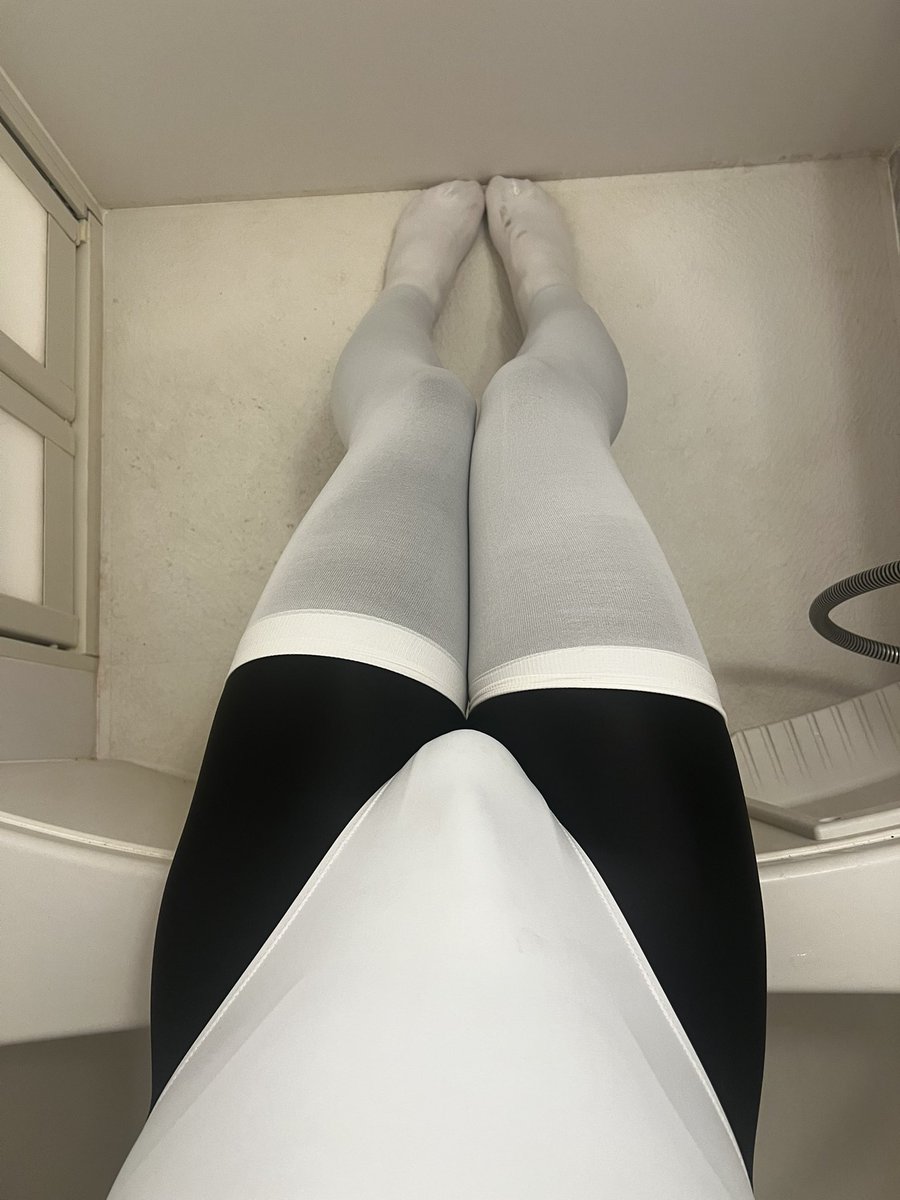 fetish_boy123's tweet photo. 白黒コーデ2 https://t.co/EWUfpfeDfo
