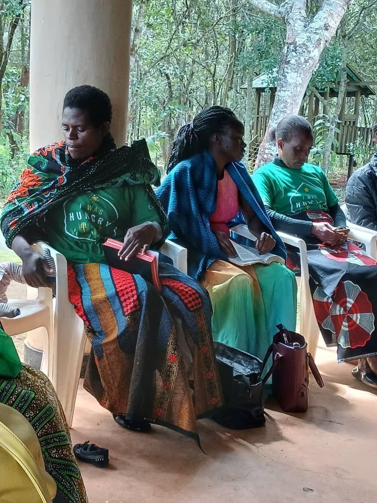 FfFarming's tweet photo. In Malawi, 1 year after the Lusangazi group finished their I Was Hungry programme at Kusintha farm.  They celebrated God's goodness and thanked God for the harvest. #foundationsforfarming 🧑‍🌾 🌽 https://t.co/8j5GvQ136k