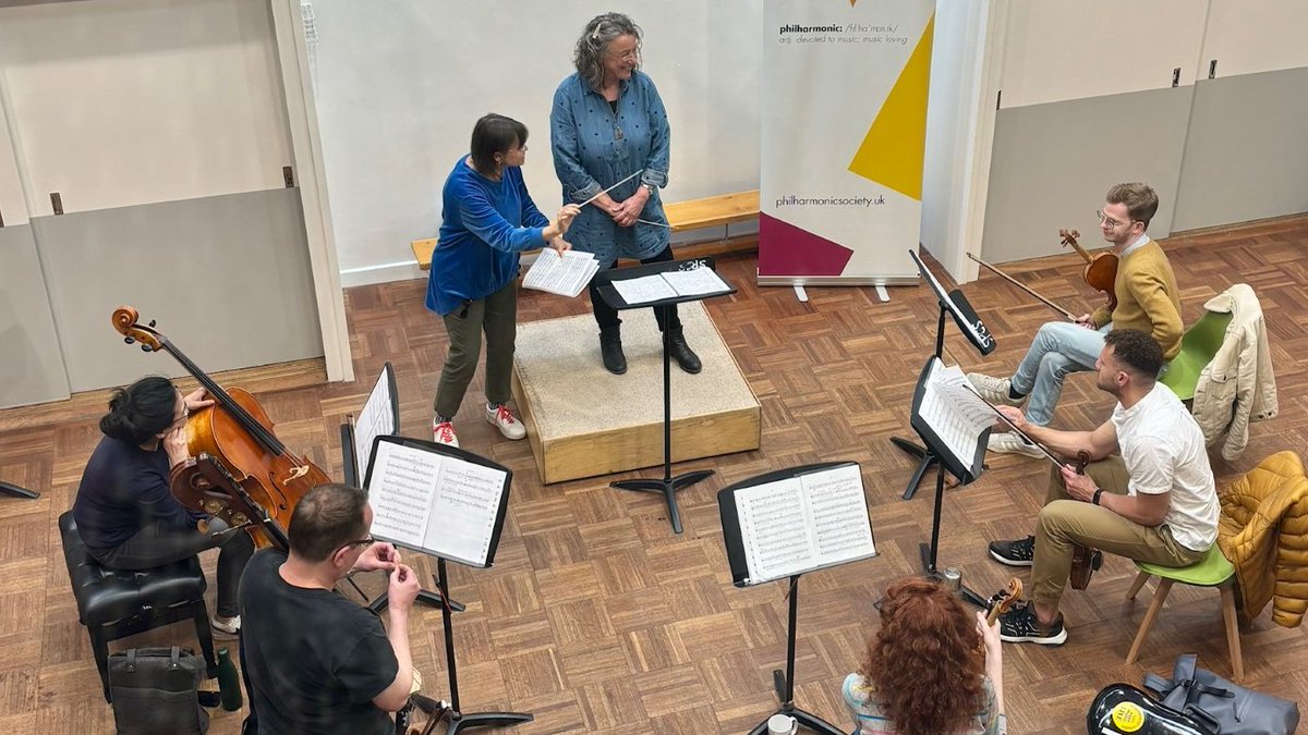 RoyalPhilSoc's tweet photo. Calling conductors looking to hone their expertise on the podium! We're holding an RPS conducting course – with coaching from the trailblazing Alice Farnham – 12-14 August in London. Applications are open for just two more weeks, closing 10am Weds 17 June:
https://t.co/dA7Tl6CV0i https://t.co/snH4Be42vN