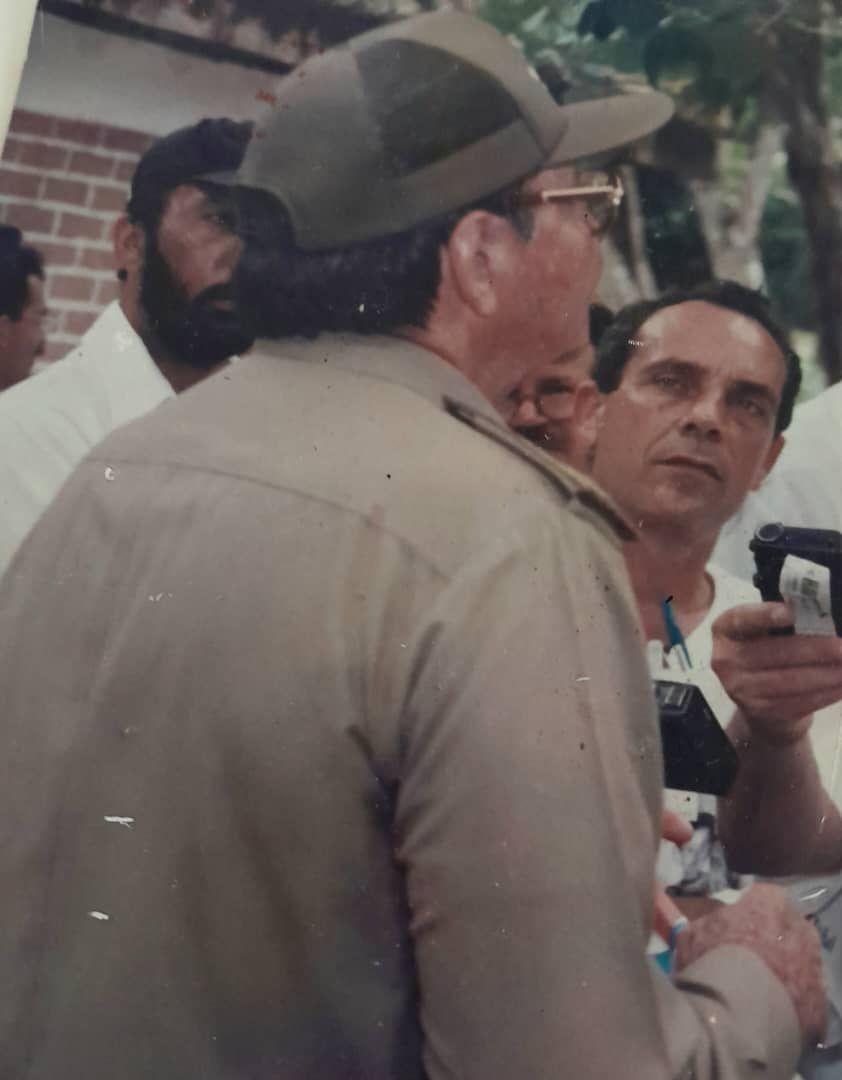 RadioBanes's tweet photo. Hoy, cuando se celebra el 95 cumpleaños del General de Ejército Raúl Castro Ruz, también se cumplen 26 años de la Tribuna Abierta de la Revolución en #Banes para reclamar el regreso del niño Elián González, acto presidido por Raúl.
#95DeRaúl
#HonorHolguinero
#PorBanesSiempre https://t.co/xT2EUCqj8O