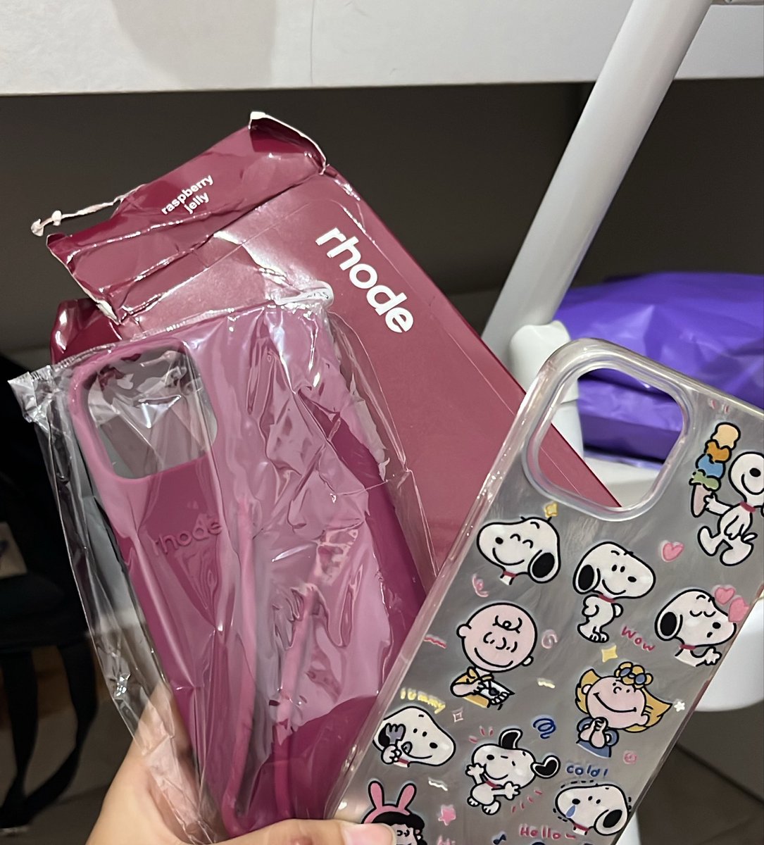 blubaery's tweet photo. wts phone case for iphone 13-14! 🎀

• dua duanya belum pernah dipake. yang rhode mirip sama yang ori nya, soft banget case nya &amp; bisa ditaro lip product punya kalian
• 25k dapet 2, udah inc admin oyen 🍊 https://t.co/Pc0nSQNGea
