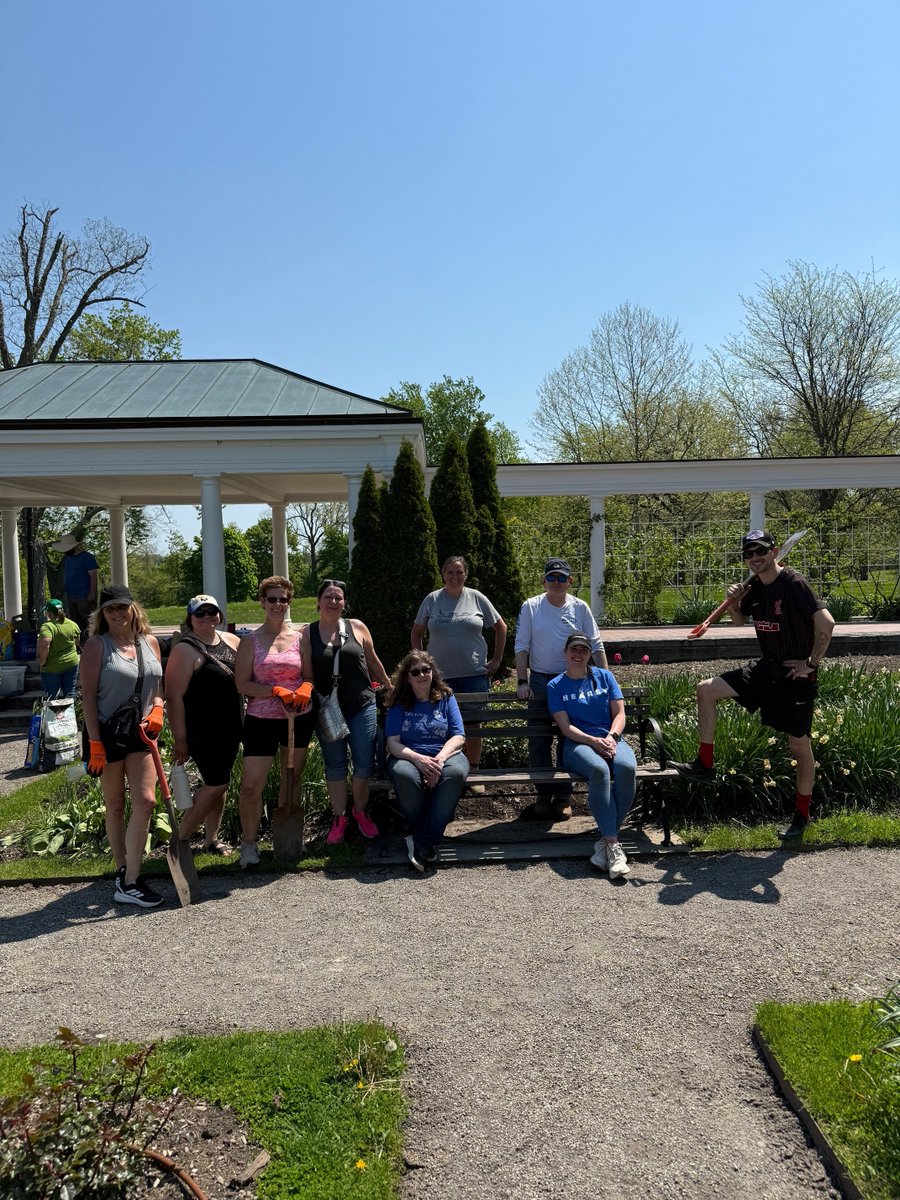 LocalEdge's tweet photo. LocalEdge recently volunteered with @bfloparks at the Rose Garden in Delaware Park. The team helped plant Gladiolus bulbs, weed garden beds and pathways, and fertilize the beds to keep the gardens looking great for the season. What a great volunteer experience! https://t.co/YejTwSu7A2