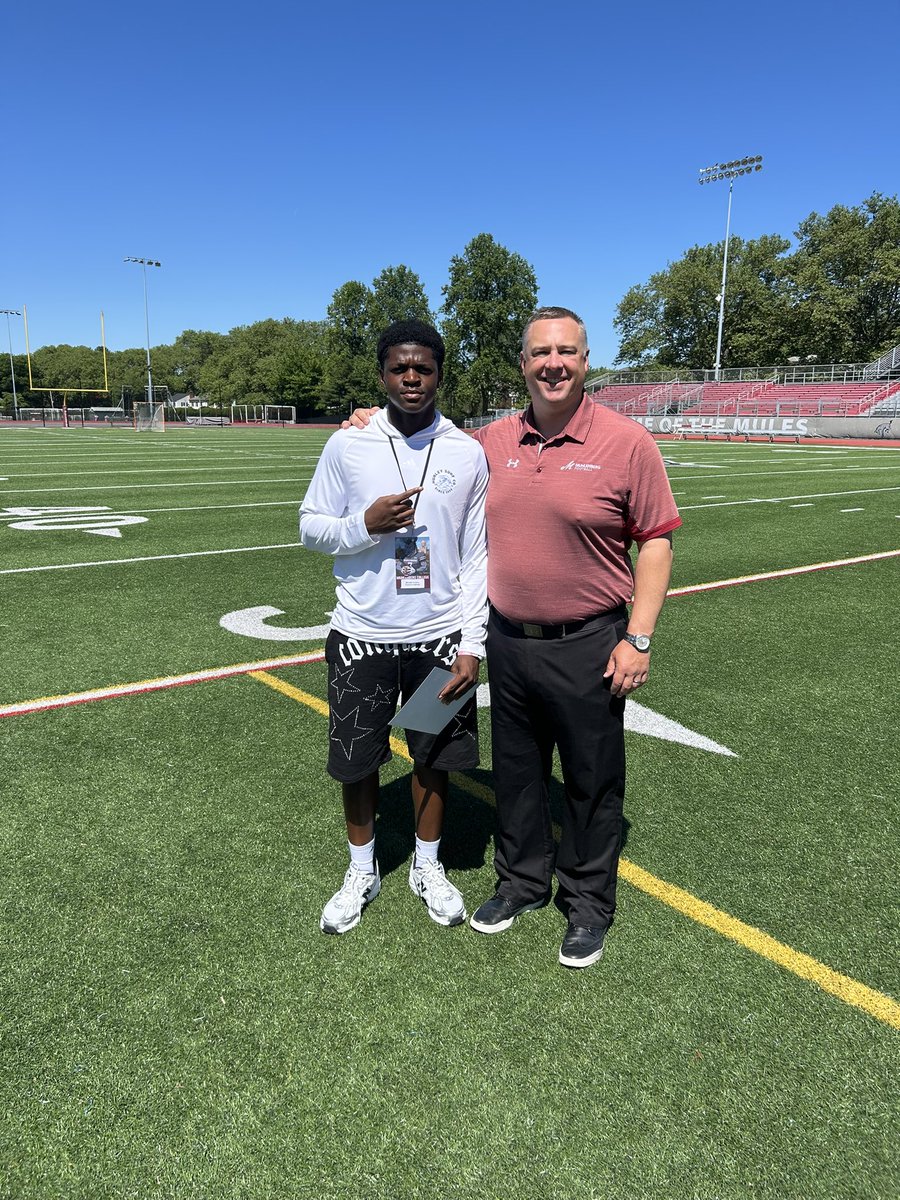 27ATHMFordjour's tweet photo. It was good to be on campus with @DigInMules and the rest of the Muhlenburg coaches. Nice campus and overall great visit #DigIn @PCFB_Paladins @CoachSean52 @footballcoachal @Muhl_fb https://t.co/UWFLKu0SuD