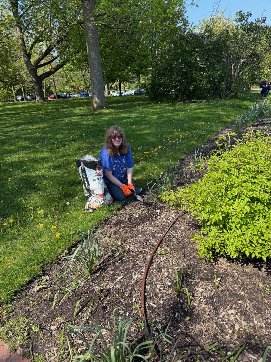 LocalEdge's tweet photo. LocalEdge recently volunteered with @bfloparks at the Rose Garden in Delaware Park. The team helped plant Gladiolus bulbs, weed garden beds and pathways, and fertilize the beds to keep the gardens looking great for the season. What a great volunteer experience! https://t.co/YejTwSu7A2