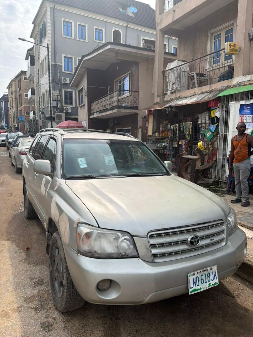WTalkmore's tweet photo. Dealer Deal‼️‼️2006 Toyota Highlander. Low Pressure Engine and Gear Perfect. Ac chilling well. Buy and Repackage. 

Price:3.5M

Location: Oyingbo/Costain https://t.co/xBgNk9iAjA