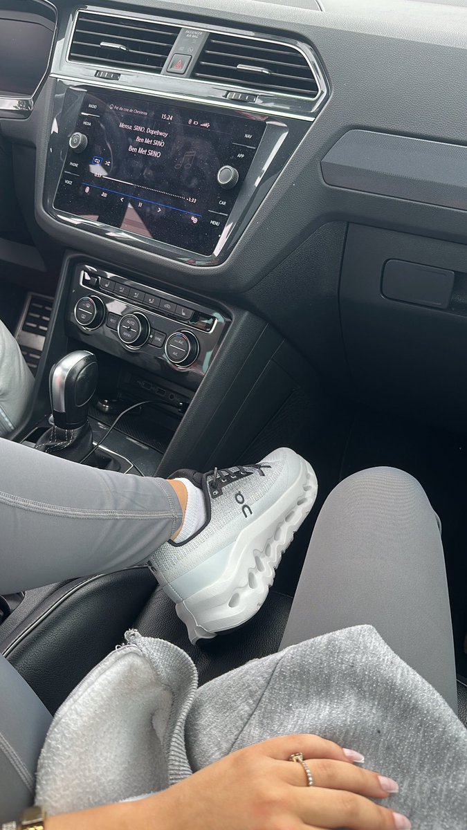 a_dlia212's tweet photo. la paire la plus confortable du monde https://t.co/JDln0yj0JX